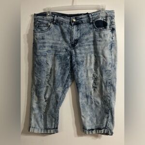 VIP women’s Bermuda distressed  jeans five pockets embroidered blue wash. 17//18